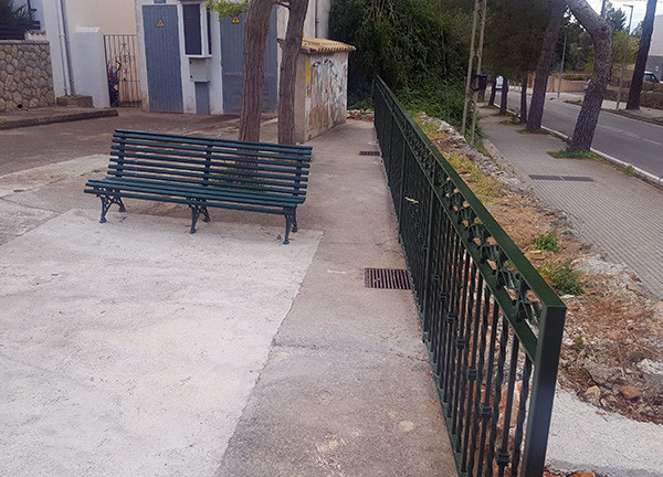 Instal·lades les baranes al carrer d'Orient i al Garrigó