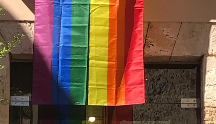 La bandera LGTBI oneja a l'Ajuntament de Bunyola