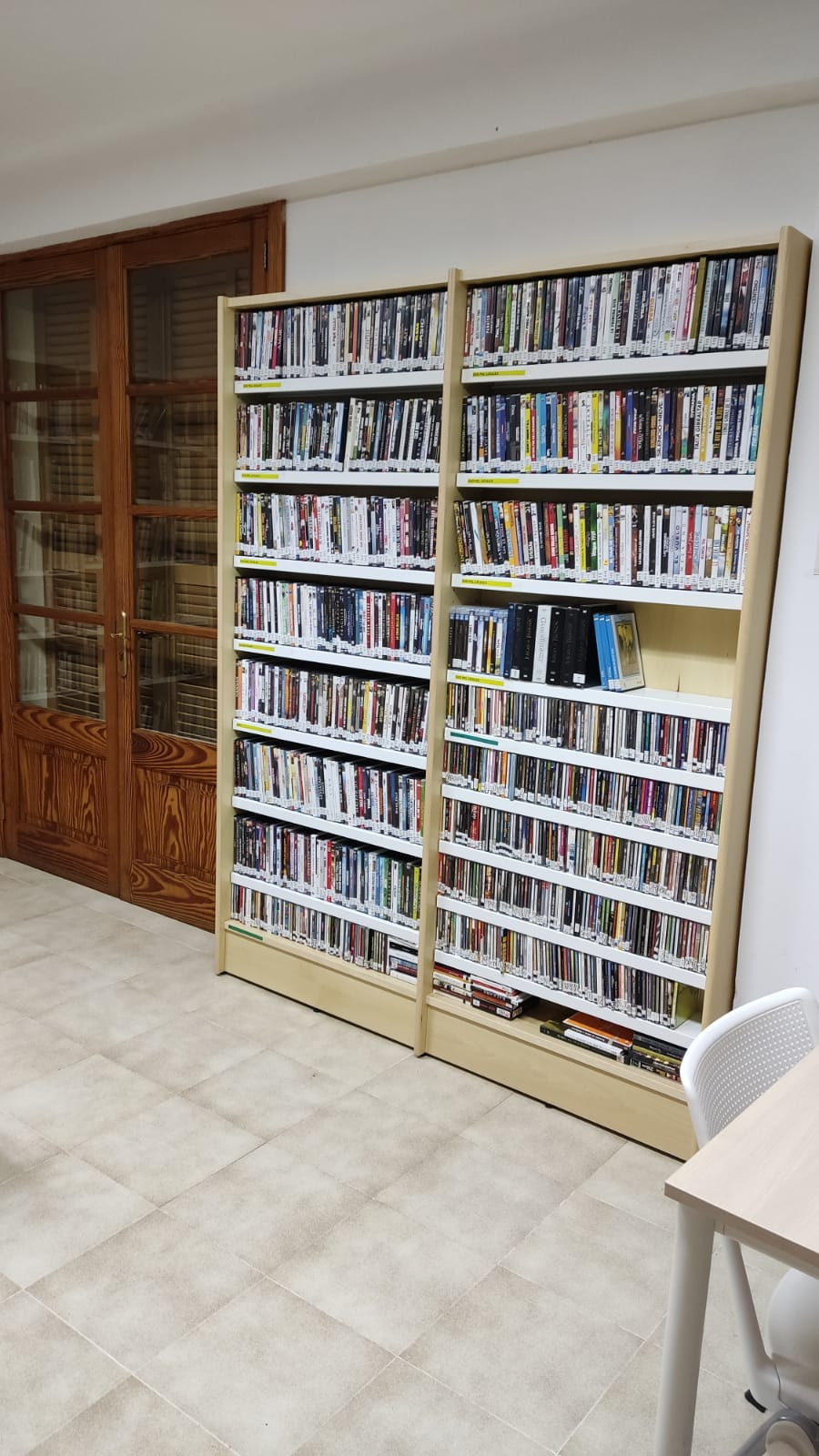 prestatges biblioteca