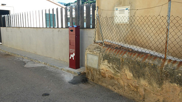 Instal·lades les papereres pipican