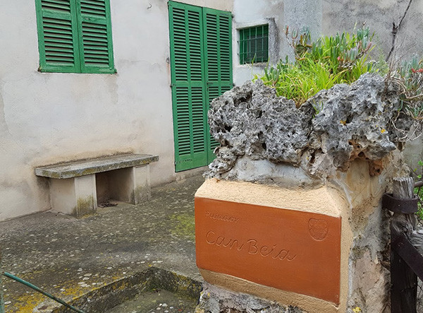Plaques als pujadors de Bunyola