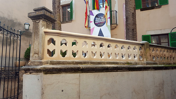 Restaurada la balustrada de l'Ajuntament