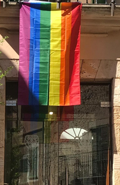 La bandera LGTBI oneja a l'Ajuntament de Bunyola