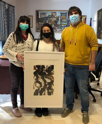 Paula Solà dóna una obra a l'Ajuntament de Bunyola