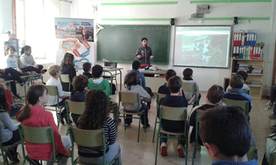 Tòfol Castanyer parla als alumnes del CEIP Mestre Colom