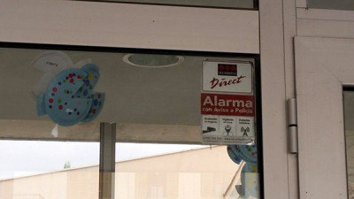 Instal·lació d'alarmes al col·legi Mestre Colom