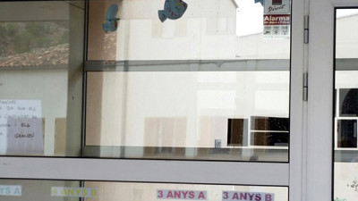 Instal·lació d'alarmes al col·legi Mestre Colom