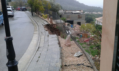 La pluja provoca un despreniment al camí de ca s'Hereu