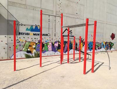 Aparells de gimnàstica a diferents punts del poble