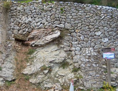 Restauració d'un marge i d'una font