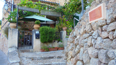 Sis plaques més als pujadors de Bunyola