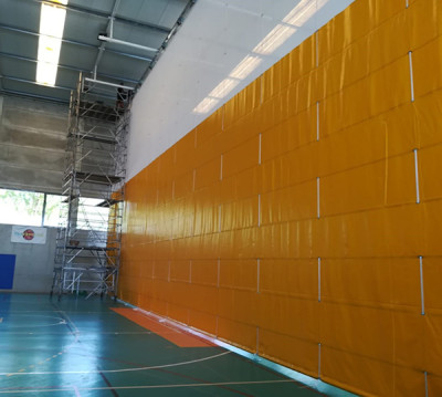 Instal·lades les cortines del Poliesportiu