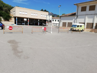 Restricció d'aparcament a l'escola