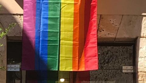 La bandera LGTBI oneja a l'Ajuntament de Bunyola